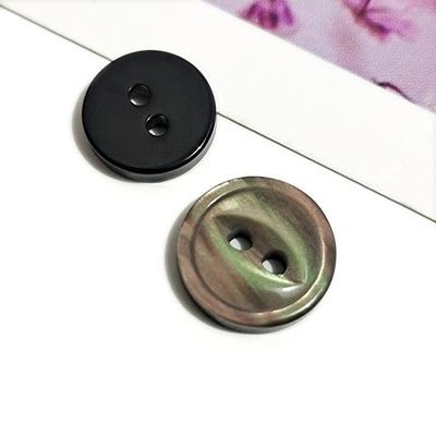 工場直販 4ホール ラウンド プラスチック ボタン オーダーメイド 彫刻 ロゴ 衣類用の樹脂 ボタン セーター